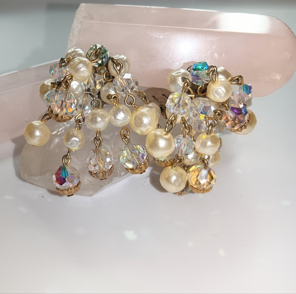 VINTAGE MCM Retro Aurora Borealis Pearl Bead Spray 2" Clip On Earrings - Picture 2 of 6